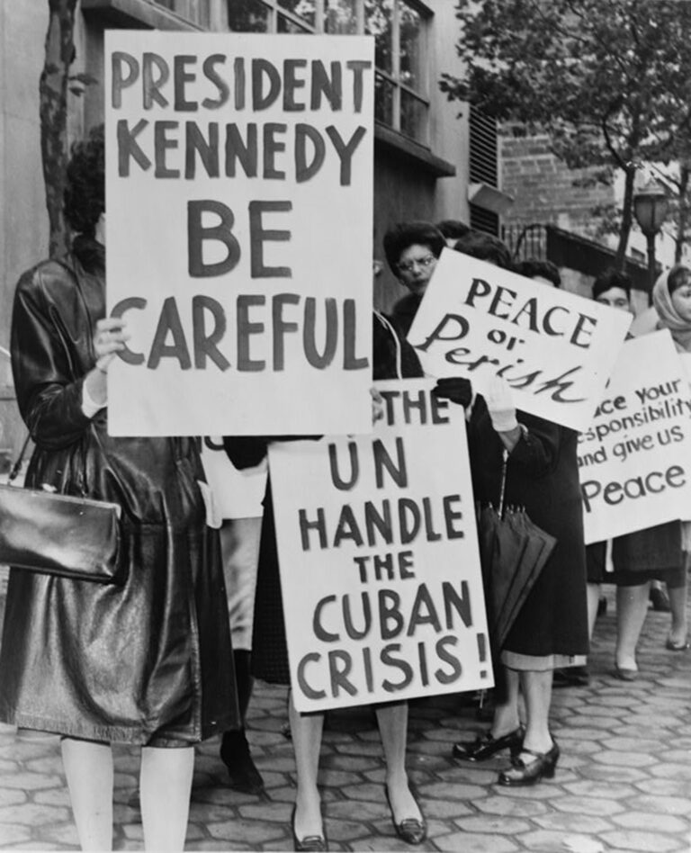 Eight hundred female strikers for peace on 47th Street near United Nations Building in New York, 1962