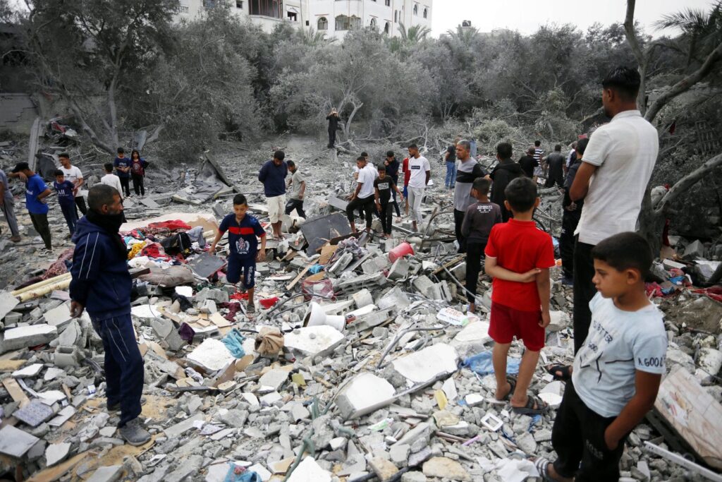 Looking for loved ones in rubble - Palestine